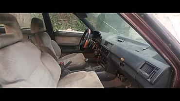 ист крыло: Mazda 323: 1988 г., 2 л, Механика, Лифтбек — 1