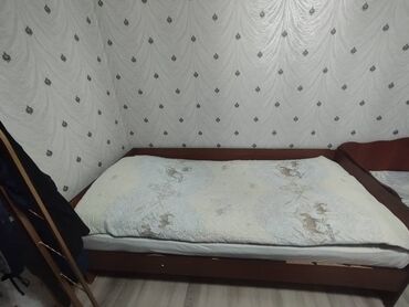 вешалка настенная в прихожую: Детский диван, Б/у, цвет - Бежевый