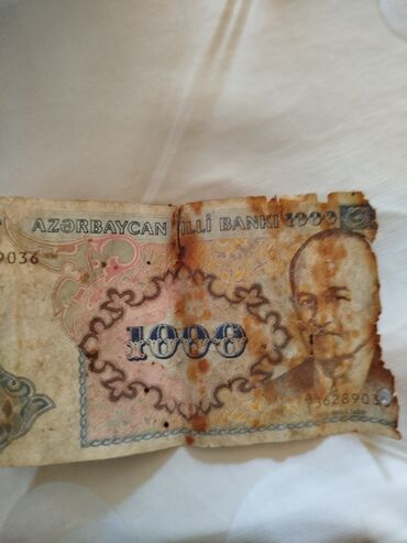 Çəngəllər: Azərbaycan Mərkəzi Bankının buraxdığı, üzərində portret və minarə