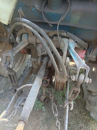 Traktorlar: Belarus MTZ-80 traktor - Kabinalı, dizel mühərrikli MTZ-80 - Öndən — 6