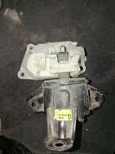 d4hb: Подушка АКПП, передняя левая. Применимость: - Kia Carnival (YP), 3‑е — 1