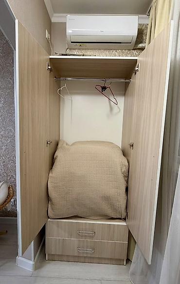 standing mirror: Шкаф-купе распашной из ЛДСП в оттенке «дуб сонома». - Конструкция — 2