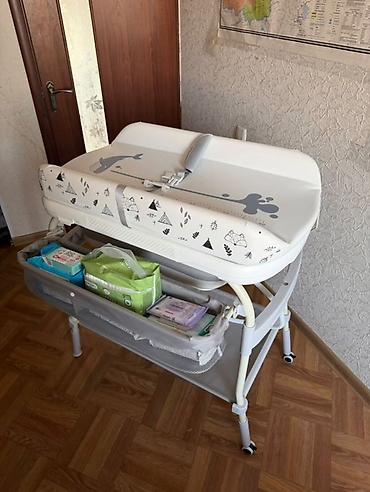 полотенце быстросохнущее: Комбинированный пеленальный столик с детской ванночкой - 2-в-1 — 2
