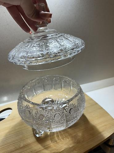 sunger: Kəsimli şüşə/qədih kristal qab – qapaqlı, üçayaqlı - Material: qalın — 2