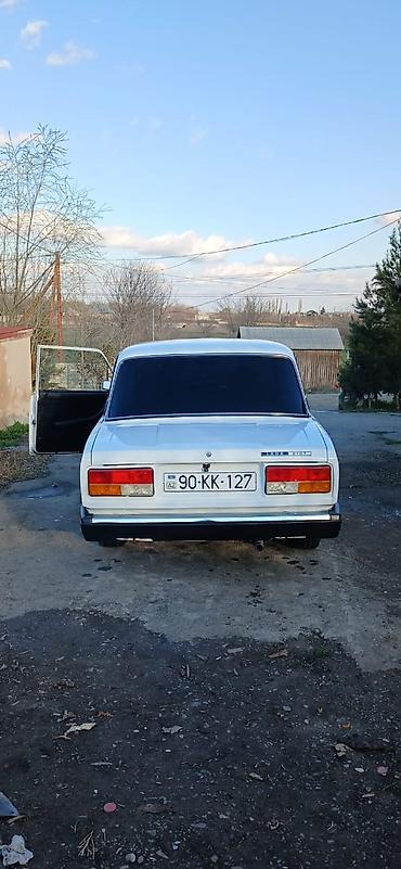 i̇kinci el: VAZ 2107, ağ rəng, sedans Xüsusiyyətlər: - Klassik VAZ 2107 dizaynı — 5