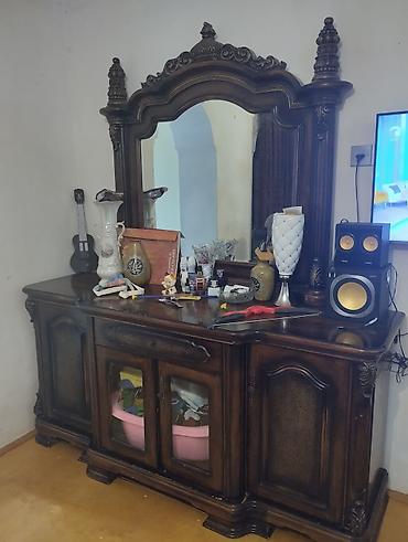Klassik üslubda iri ölçülü taxta konsol-güzgü dəsti. Xüsusiyyətlər: -