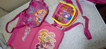 Məktəb çantaları: Fərqli ölçü və dizaynlarda uşaq çantaları dəsti. Çantalar müxtəlif — 4