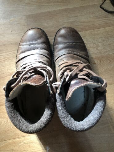 обувь жорданы: Продаю ботинки чистая кожа размер 43