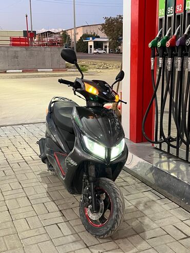 Скутеры: Продаю скутер м8 150куб почти идеал всё чётко работает электро