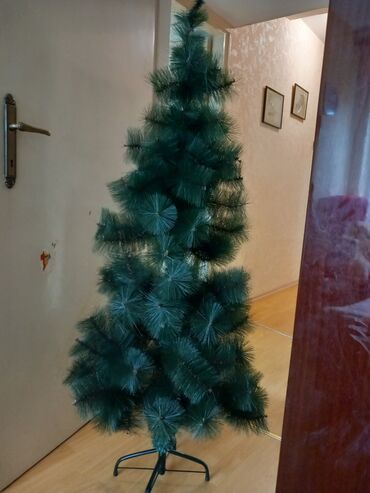 Holiday decorations: Christmas tree, color - Green, New