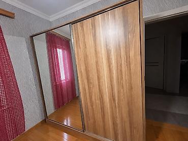 zeka kupu: İşlənmiş, 2 qapılı, Güzgülü, Qəhvəyi, Taxta, Kupe, Düz dolab — 1