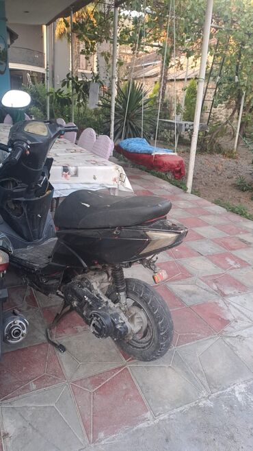 skoter: Moped Təcili Satılır 100 Azn Xərci Var Xodlanır Amma Kolsa Klapanlar