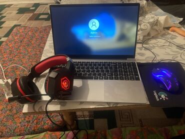 один наушник: Ноутбук, 6 ГБ ОЗУ, Intel Celeron, 15.6 ", Б/у, Для несложных задач, память SSD