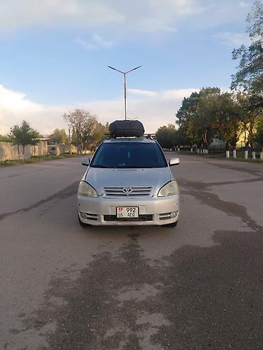 т 28 х4: Toyota Avensis Verso: 2001 г., 2.4 л, Кол менен иштөөчү, Бензин, Вэн/Минивэн — 1