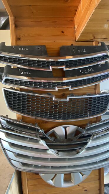 Yan və salon güzgüləri: Chevrolet Cruze 2012 buraxılış ili üçün radiator barmaqlıqları. Bu