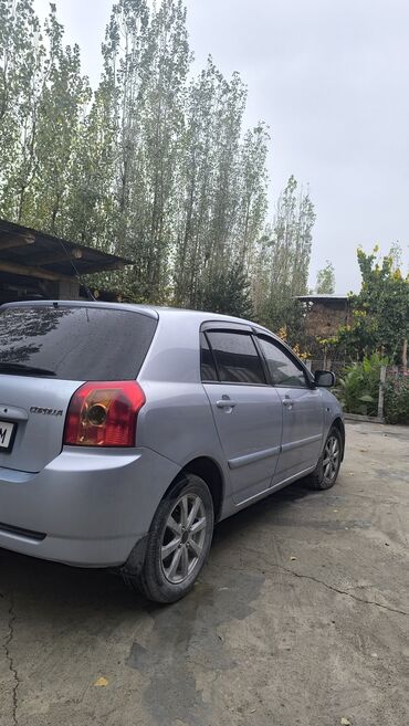 Toyota: Toyota Corolla: 2005 г., 1.6 л, Механика, Бензин, Хэтчбэк — 4