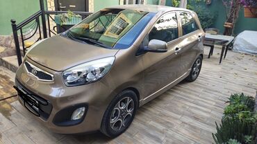 Kia: Kia Picanto, qəhvəyi/bronza rəng, 5 qapılı hetçbek. Xüsusiyyətlər: - — 3