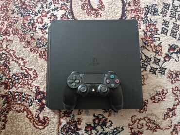 sony playstation 4 pro аренда: PlayStation 4 slim 1тб провода оригинал 1 джойстик есть игры Обмен