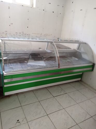 soyuducu sumqayıtda: 3eded vitrin soyuducu olcu 2metr. Satilir biri 600azn. Unvan ecemi m