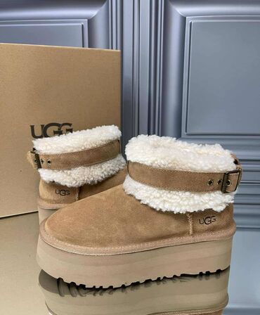 Ugg obuća: 36-41.Cena 14.000 din. 100% koža — 2