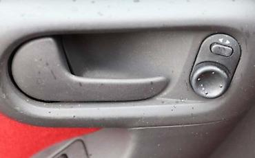 si cu pas: UNUTRAŠNJA BRAVA ZA OPEL CORSA C OD 2000. DO 2006. GOD. | Polovni — 2