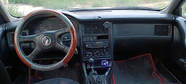 38 бмв: Audi 80: 1993 г., 2 л, Механика, Бензин, Седан — 3