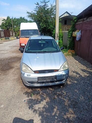 купить маленькую машину для женщины: Ford Focus: 2000 г., 2 л, Автомат, Бензин, Седан