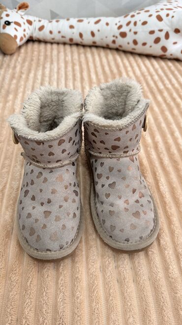 Детская обувь: Продаю б/у обувь на девочку,вся обувь целая,состояние хорошее Цены и — 11