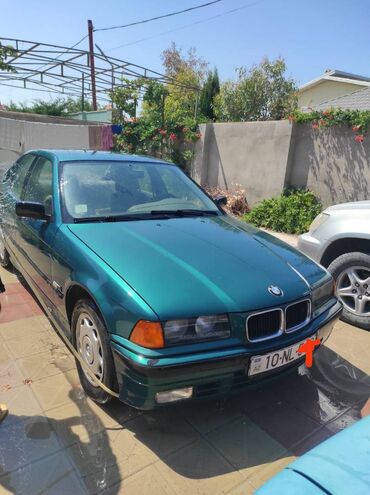 сут машина: BMW 318: 1.8 л | 1993 г. | Седан
