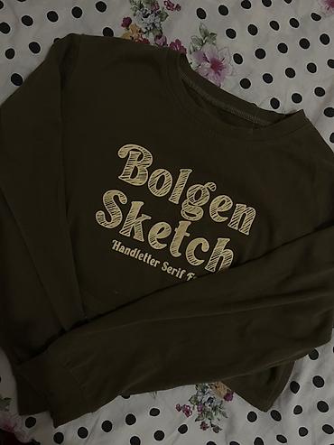 Svitşotlar: Yazılı sweatşört - Model: Uzunqollu, dairəvi yaxalı sweatşört - Rəng — 1