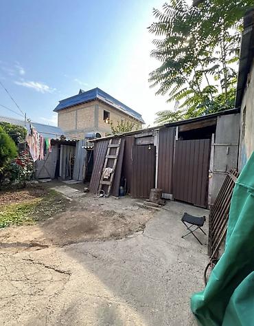 Продажа коттеджей и домов: 🏡 Продается полдома в Рабочем городке! 🏡 📐 Площадь участка: 2.8 сотки — 21