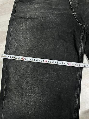 Kişi geyimləri: Cins şalvar, Bershka — 5