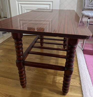 Masalar: Jurnal masası, İşlənmiş, Açılmayan, Dördbucaq masa, Azərbaycan