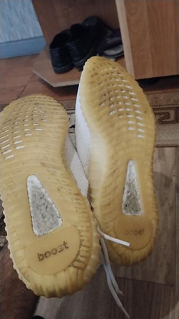 43: Məhsul: Adidas Yeezy Boost (ağ rəng) Təsvir: - Orijinal Adidas Yeezy — 2
