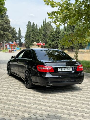 lada 2013: Mercedes-Benz E 200: 2 l | 2013 il Sedan