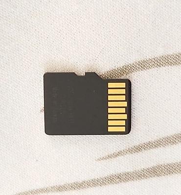 Видеокамеры: Экшн‑камера GoPro HERO7 Black 90% ОТЛИЧНОЕ Ключевые особенности: - — 13