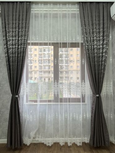 hediye qutusu: Qara-boz tonalı klassik pərdə dəsti – Komplekt: iki hissəli qalın