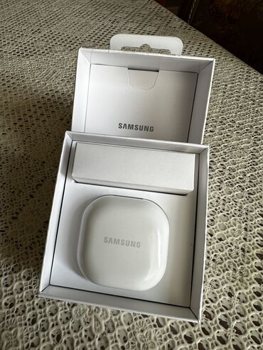 oneplus buds: Original Samsung buds 2. Adapteri işlenmeyib. Qulaq ölçüleri üçün olan