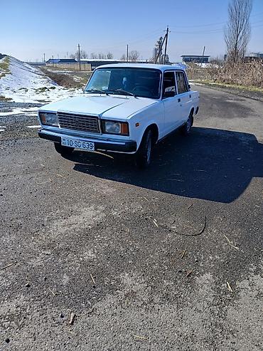 VAZ (LADA): VAZ 2107 sedan – ağ rəngli, 4 qapılı klassik kuzov. Mexaniki yan — 14