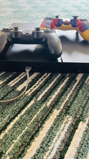 плейстейшан 4: PlayStation 4 Slim (черная) Комплектация: - Консоль PS4 Slim - 2