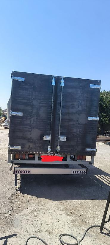 yuk masini: Metal arxa qapılı yük platforması/“budka” (yük maşını üçün) - — 2