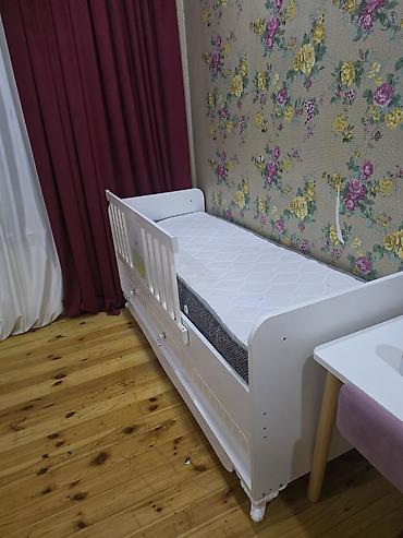Детская мебель: Uşaq çarpayısı – ağ rəngdə, taxta konstruksiya - Yan tərəfdə çıxarıla — 2