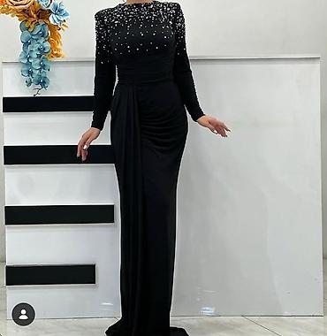 Zərif qara ziyafət geyimi - Model: uzun, bədənə oturan siluet, yerə