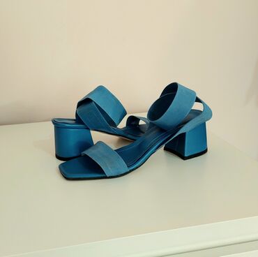 trenerka na engleskom: Sandals, Desigual, 39 at lalafo.rs trenerka na engleskom: Sandals, Desigual, 39