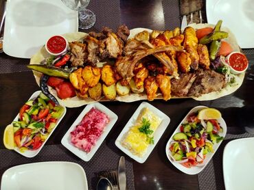 вешалка в прихожую настенная: Qarışıq kabab və qəlyanaltı dəsti - Böyük sinidə müxtəlif kabab