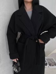 на железных номерах: Зимний пальто 2000 сом М размер черный свет