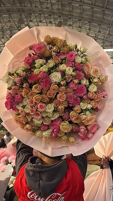 Букеты из живых цветов: Авторские букеты из свежих цветов - Розы премиум-класса (крупный — 10