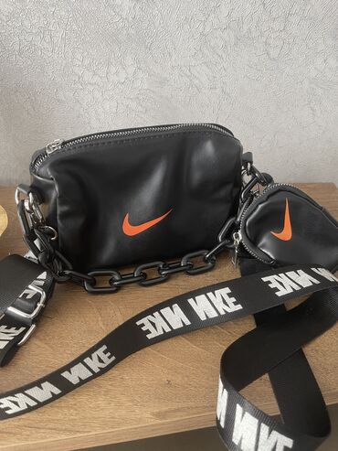 nike çanta: Sumka nike gadın üçün teze qalıb, bir iki defe istifade olunub 10 m