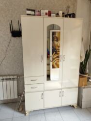 Matraslar: İşlənmiş, Açılan, 3 qapılı Düz dolab, Qarderob, paltar dolabı