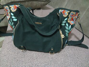sesiri za leto: Shoulder bag, Avon, Material: Leather at lalafo.rs sesiri za leto: Shoulder bag, Avon, Material: Leather